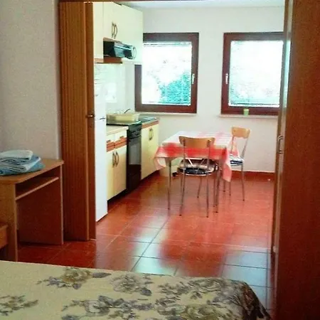 Apartment Studio Apartman Mira